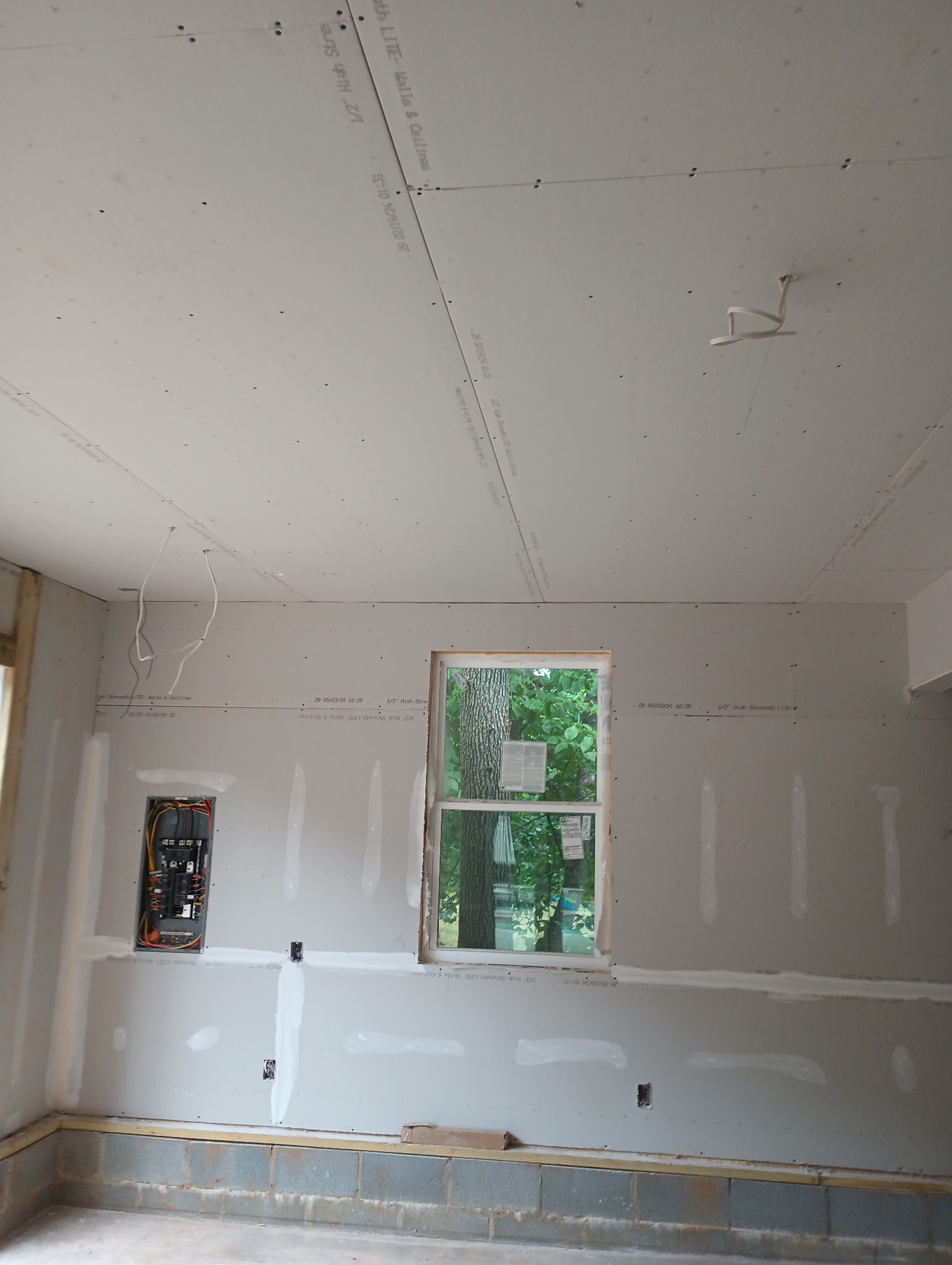 Window wall drywall finishing
